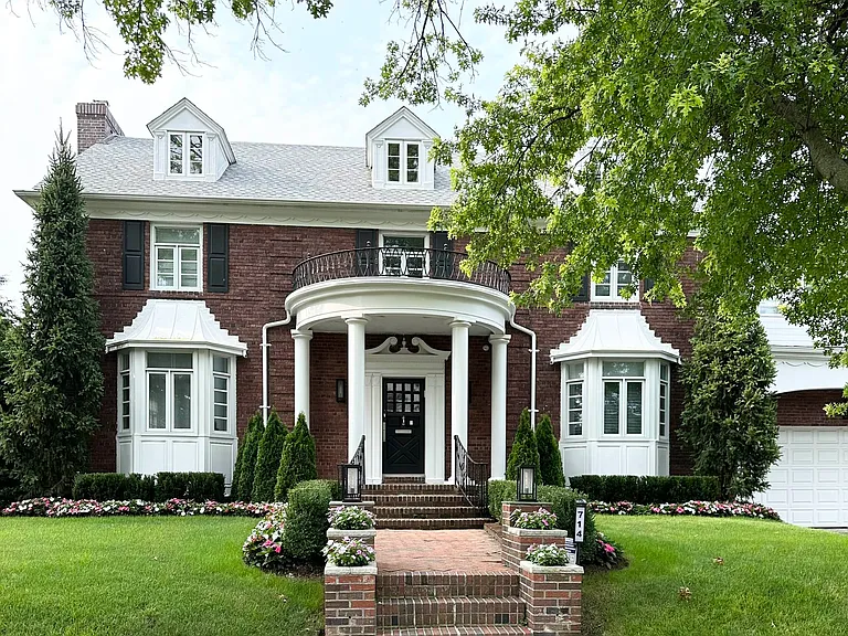 714 Hampton Ave — Photo 13