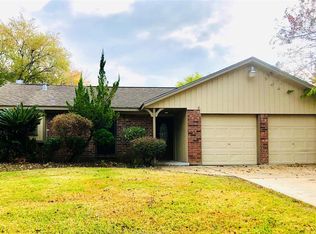 811 Meadowbrook Dr, Baytown, TX 77521