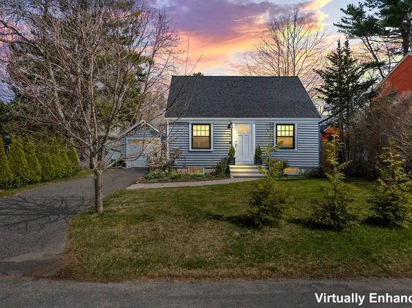 6 Winslow Road, Falmouth, ME 04105