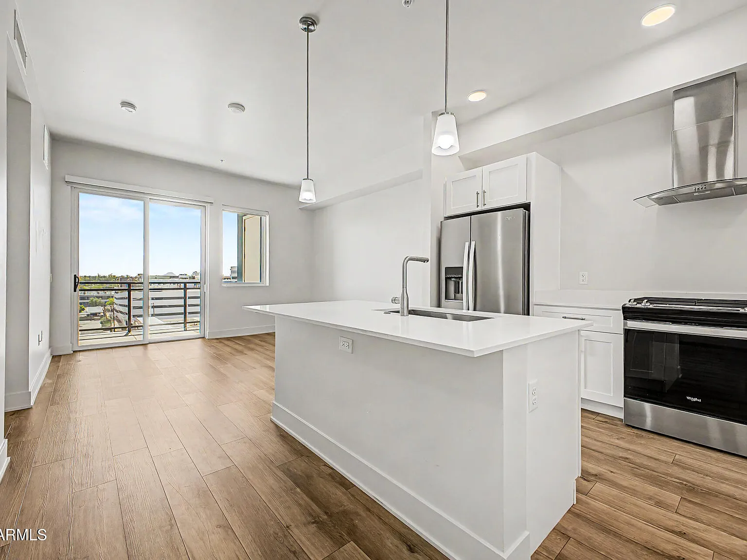 1 bed, 1.5 bath, 888 sqft, $1,795 — Photo 4