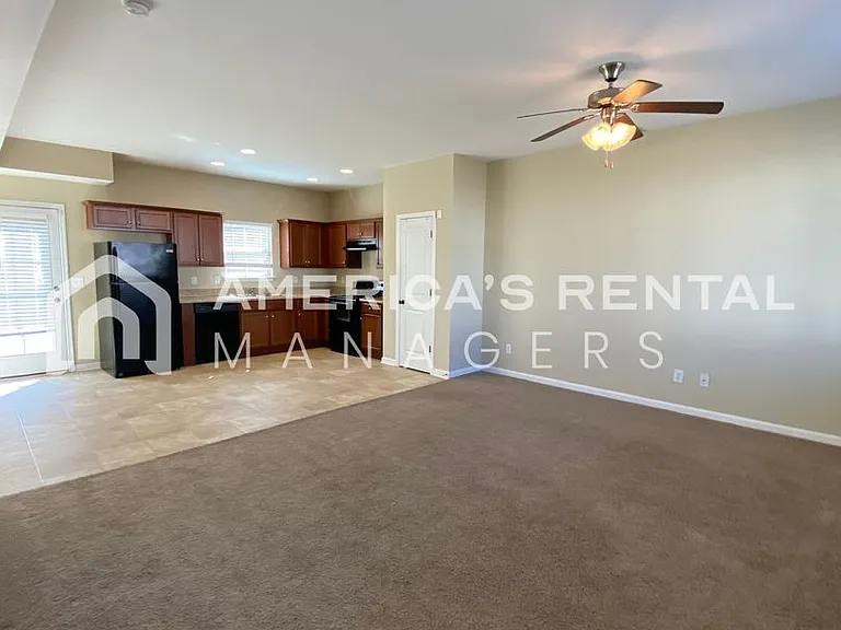 133 The Heights Dr — Photo 3