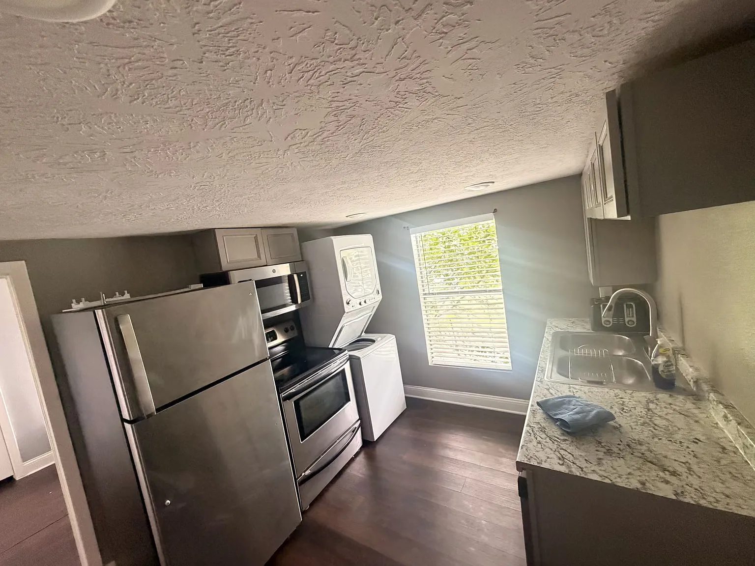 5432 Elgin St — Photo 4
