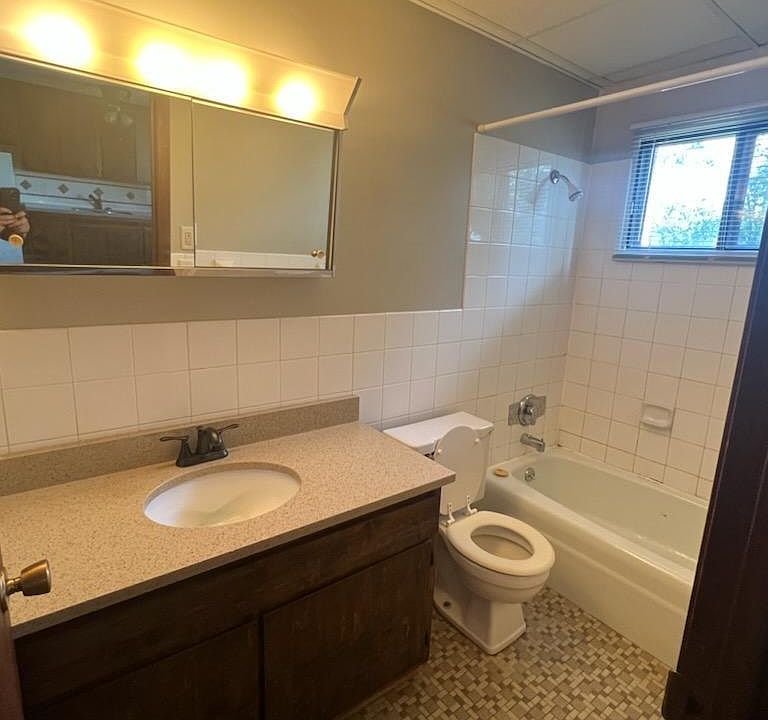 2nd image of 224 1st Ave E #4