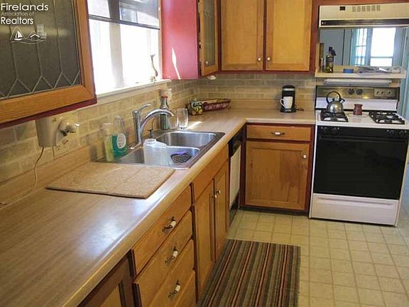 2nd image of 1004 Court St