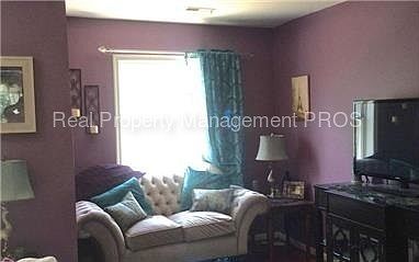 4th image of 3770B Madison Ln