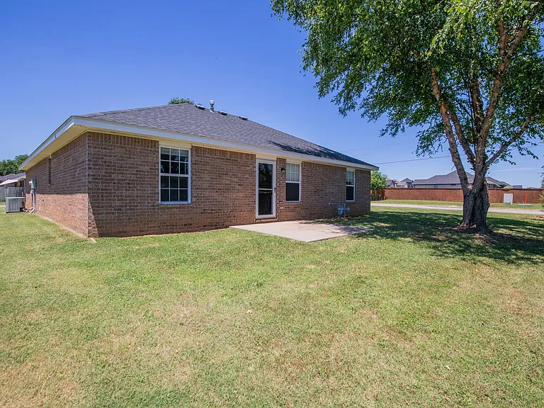 610 Maplewood Dr — Photo 18