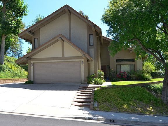2nd image of 1002 Calle Frondosa