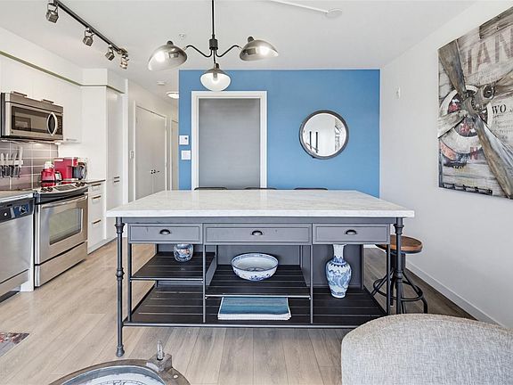 5th image of 517 Fisgard St #407