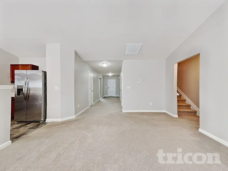 129 Ridgemoore Ct — Photo 2