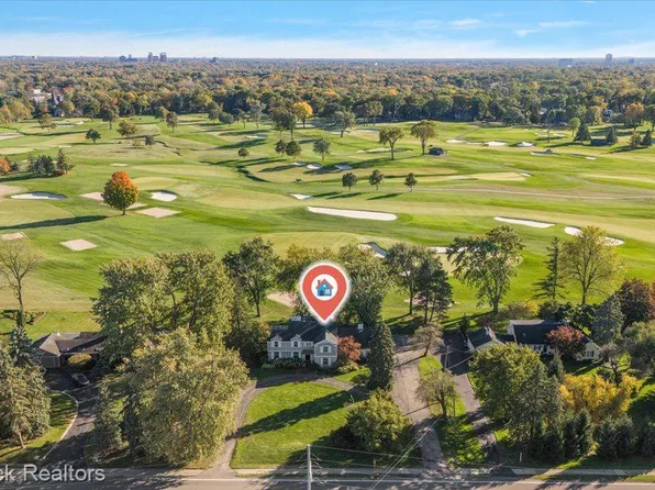 3805 W Maple Rd, Bloomfield Hills, MI 48301