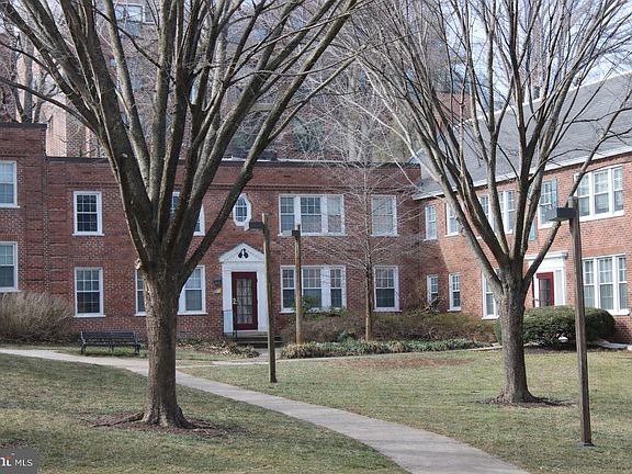 3rd image of 1922 N Rhodes St APT 78