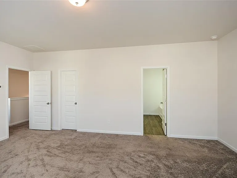350 Cranston Dr — Photo 27