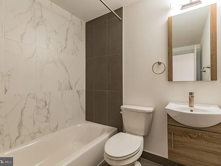 1513 Brown St #1 — Photo 9