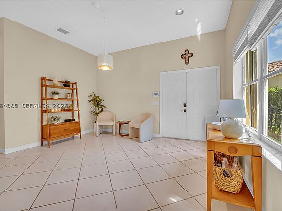 5th image of 885 Tanglewood Cir #885