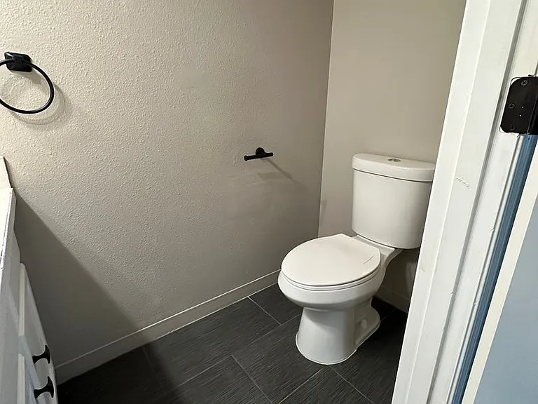 3327 Rockingham Ct NE — Photo 11