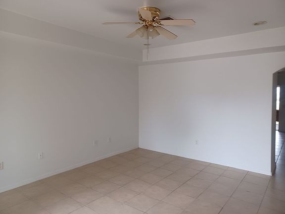 4th image of 3018 SE Santa Barbara Pl