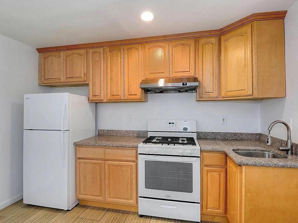 2nd image of 1223B Lynn Ave