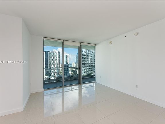 5th image of 92 SW 3rd St APT 2812