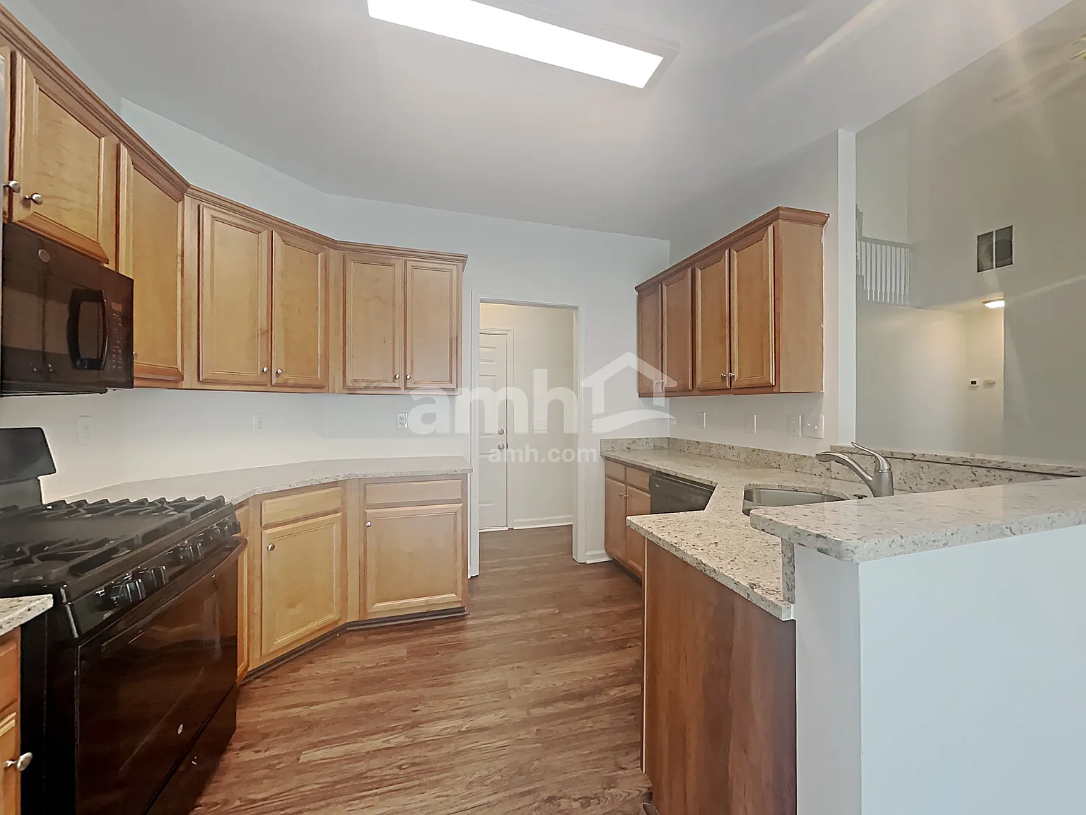 5 bed, 3.0 bath, 2596 sqft, $2,530 — Photo 3