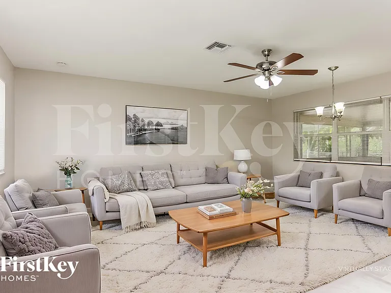 1101 NW 18th St — Photo 4