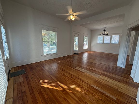 4th image of 5829 Reiger Ave