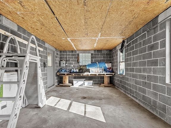 3rd image of 368 Litchfield St