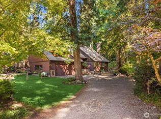 8750 Woodbank Dr NE, Bainbridge Island, WA 98110