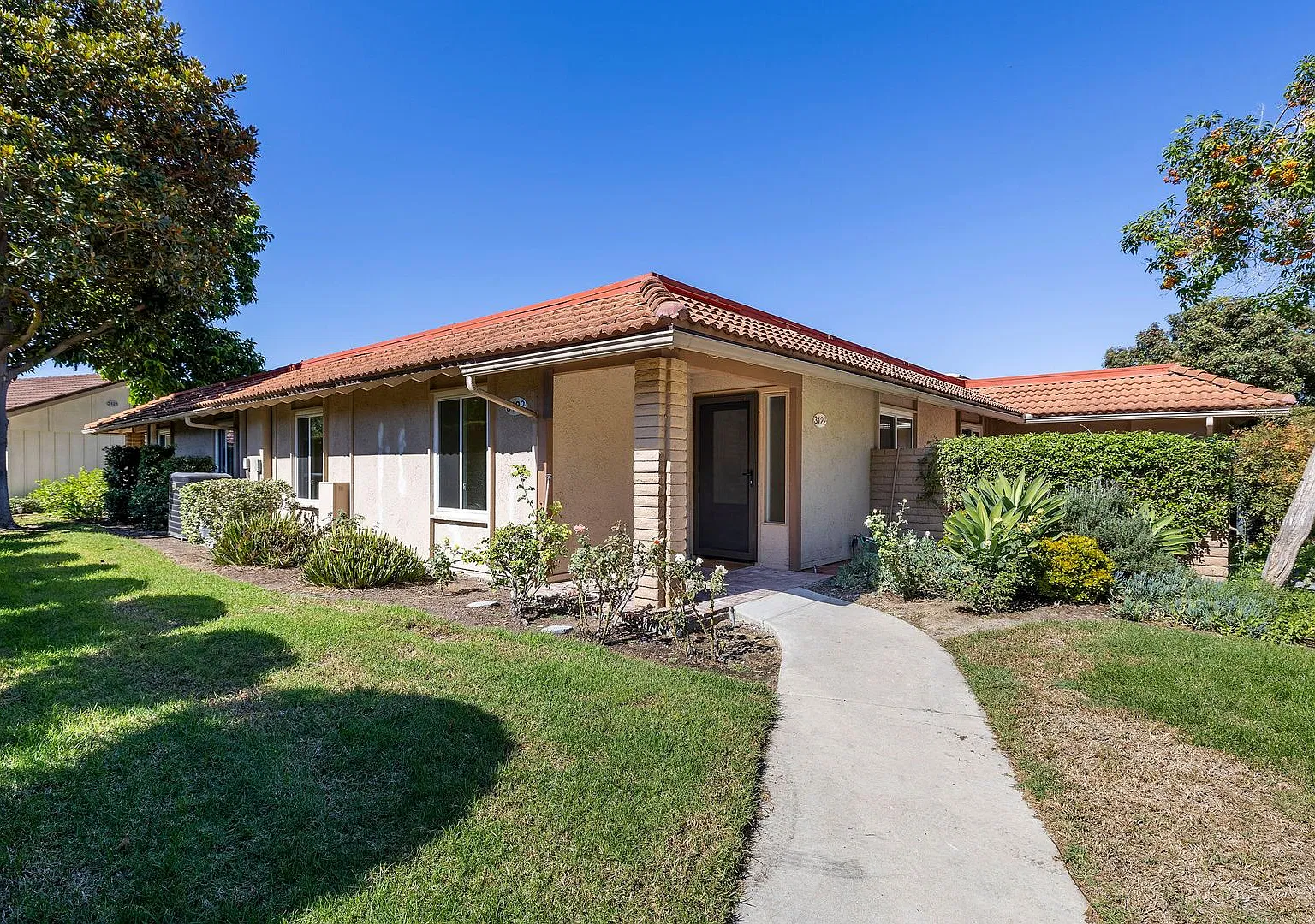 Laguna Woods Single Level Condo — Photo 2