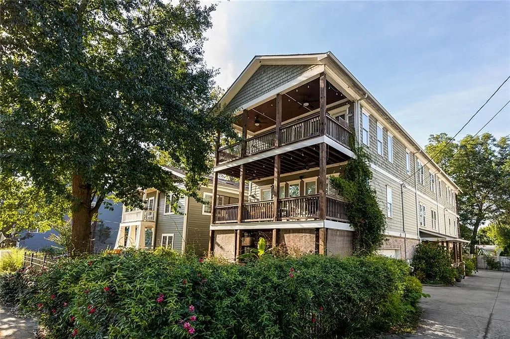 4 bed, 4.0 bath, 2800 sqft, $4,500 — Photo 1