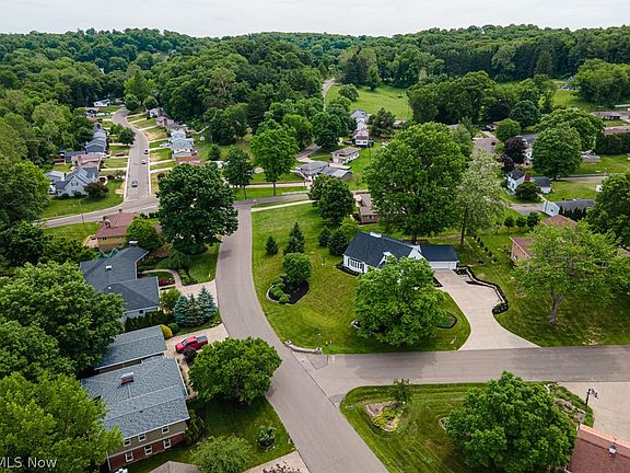 2nd image of 1691 Knob Hill Dr