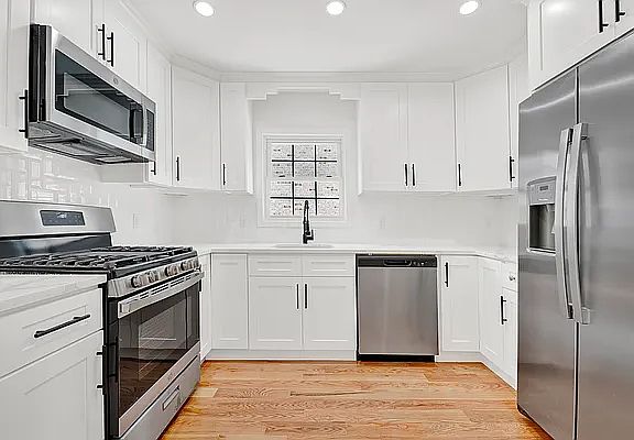 3rd image of 14607 Foch Blvd