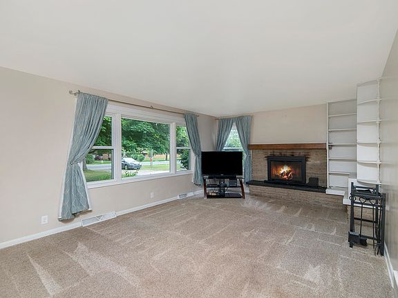 4th image of 5788 N Riverview Dr
