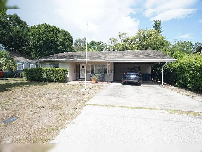 207 N Gomez Ave