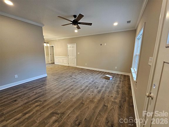 4th image of 2566 Heather Ln