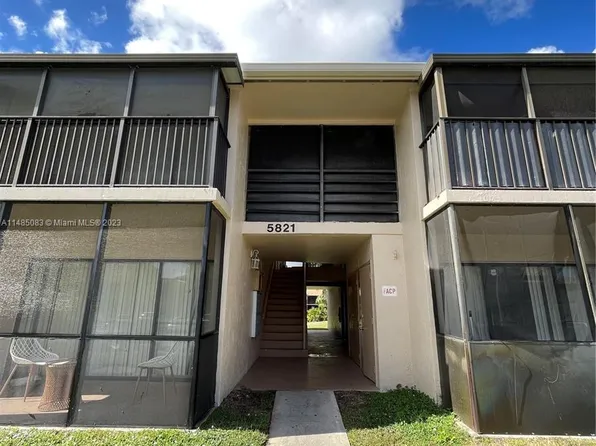 5821 Washington St APT 27, Hollywood, FL 33023