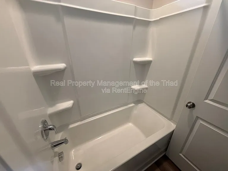410 Salem Grace St — Photo 10