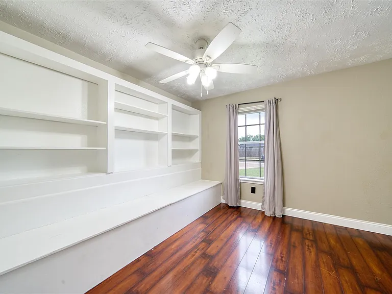1323 Oakengates Dr — Photo 23
