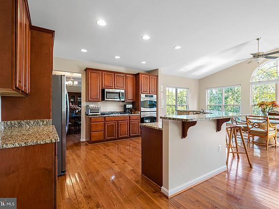 2nd image of 1002 Idlewild Blvd