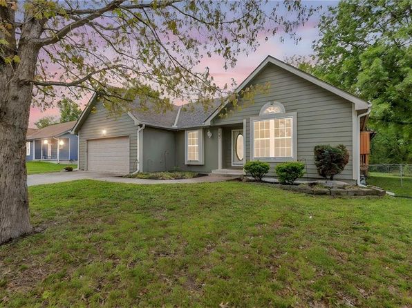 703 Oakwood St, Harrisonville, MO 64701