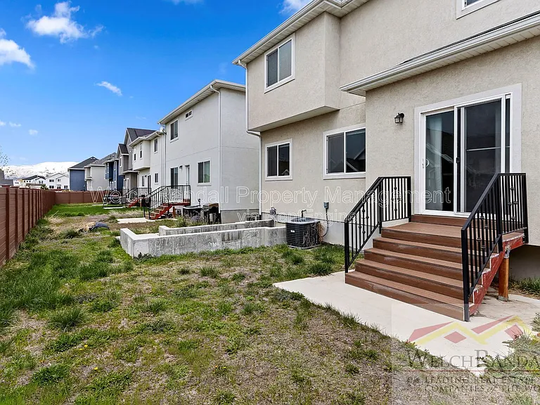 433 N 100 W — Photo 25