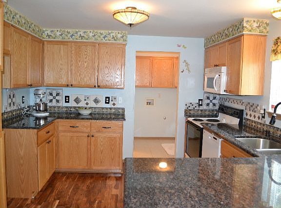 3rd image of 1911 19th Ln SE