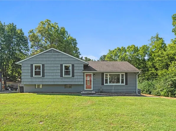 8411 Kimball Ave, Kansas City, KS 66109