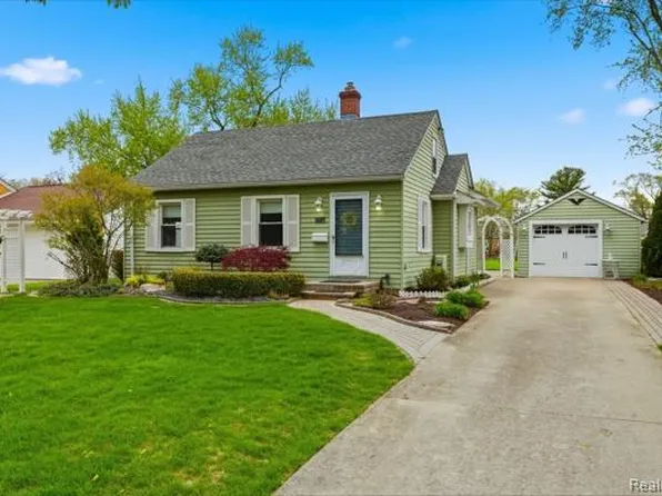 7515 Saint John St, Shelby Township, MI 48317