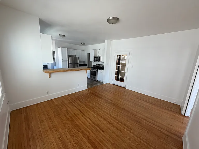 1504 1/2 S Bronson Ave — Photo 4