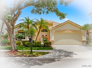 4022 Pinewood Ln, Weston, FL 33331