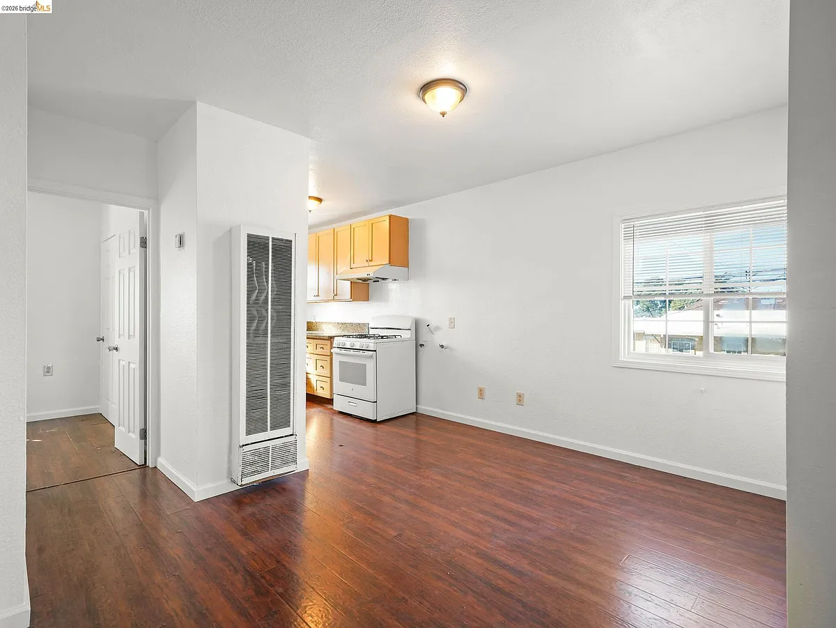 Building Photo - 400 Bissell Ave #402