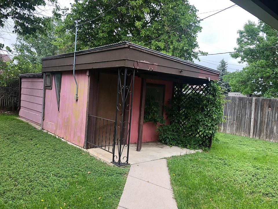 2nd image of 3328 Birch Pl