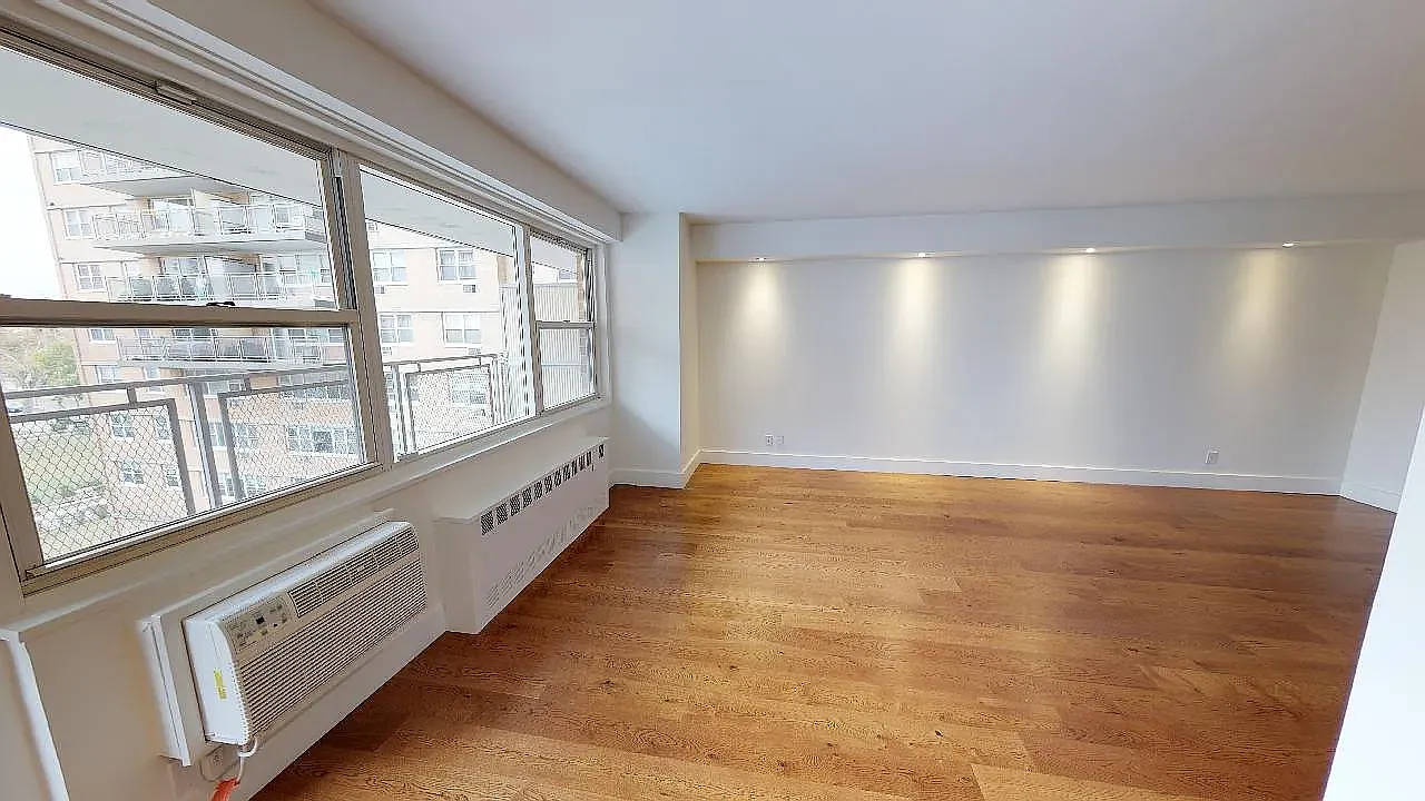 2940 Ocean Parkway — Photo 4