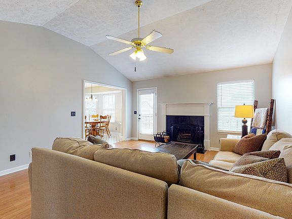3rd image of 1285 Saint Andrews Dr