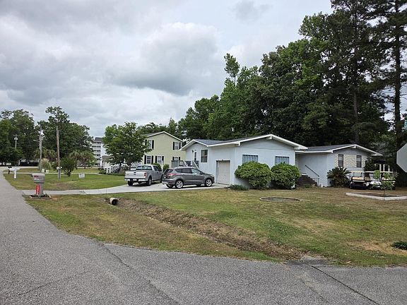 5th image of 1370 SE Harbour Towne Dr.